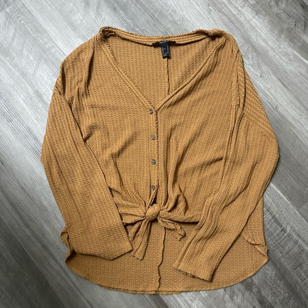 Long sleeve button/tie shirt